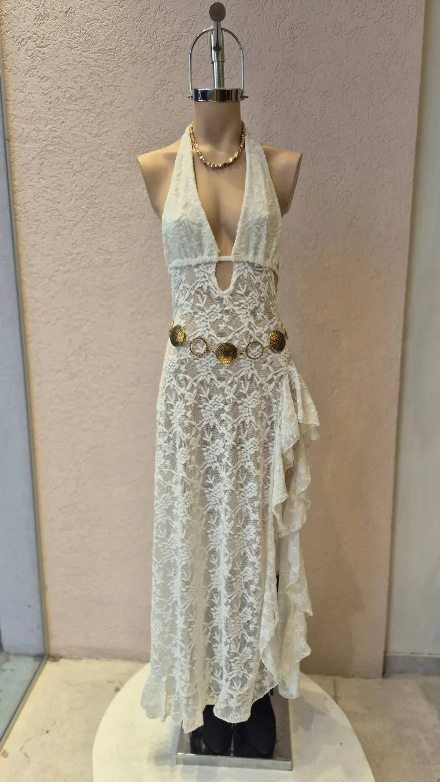 26/V05 - MAXIVESTIDO MARILYN VOLADO IRREGULAR - TEJIDO ENCAJE FLOCK