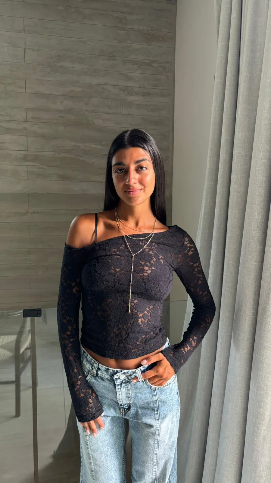 26/T25 - TOP M/L HOMBRO CAIDO - ENCAJE FLOCK