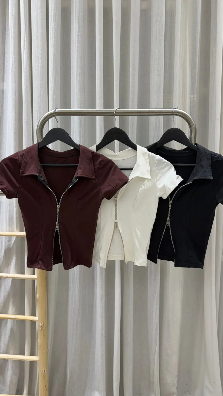 26/T27 – TOP CHOMBA M/C CIERRE DOBLE – ALGODON LYCRA