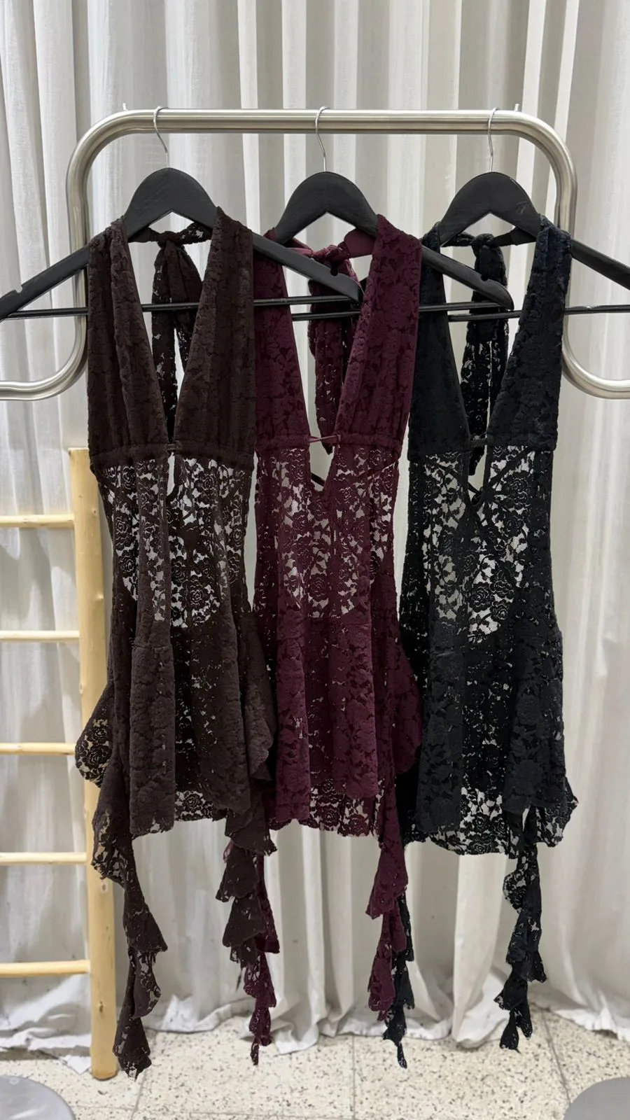 26/V20 - VESTIDO MARILYN S/ESPALDA - ENCAJE