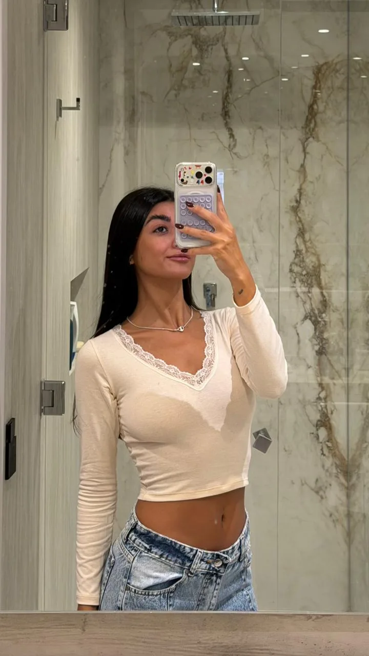 26/T35 - TOP M/L ESCOTE V PUNTILLA - ALGODON LYCRA