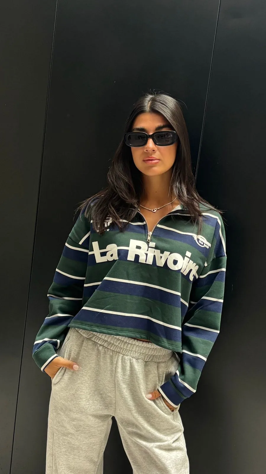 26/B08 - BUZO CROP CIERRE "LA RIVOIRE" - FRIZA