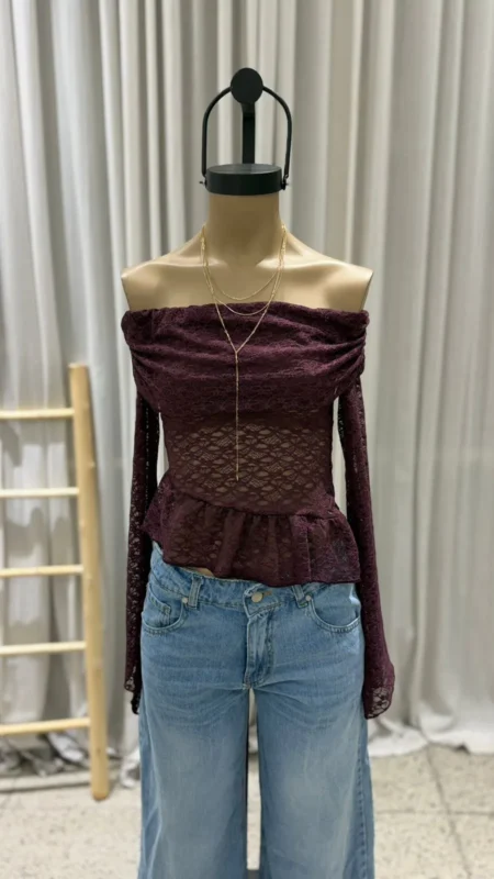 26/T80 – PAISANA CUELLO BOTE Y VOLADO – ENCAJE