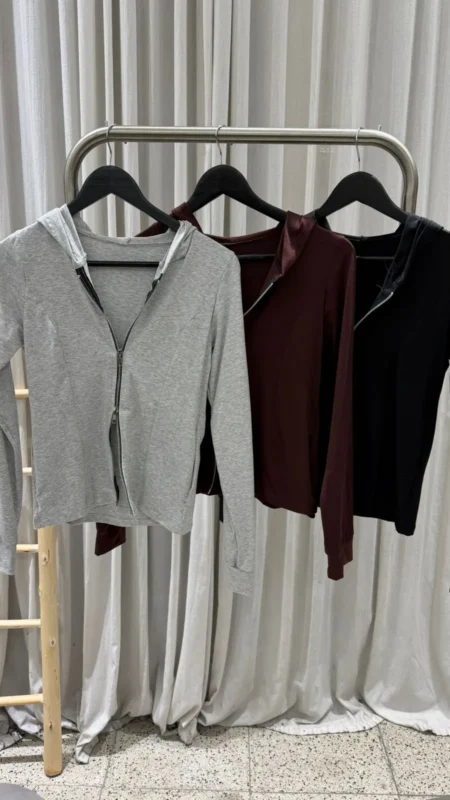 26/T37 – TOP M/L CIERRE DOBLE C/CAPUCHA – ALGODON LYCRA