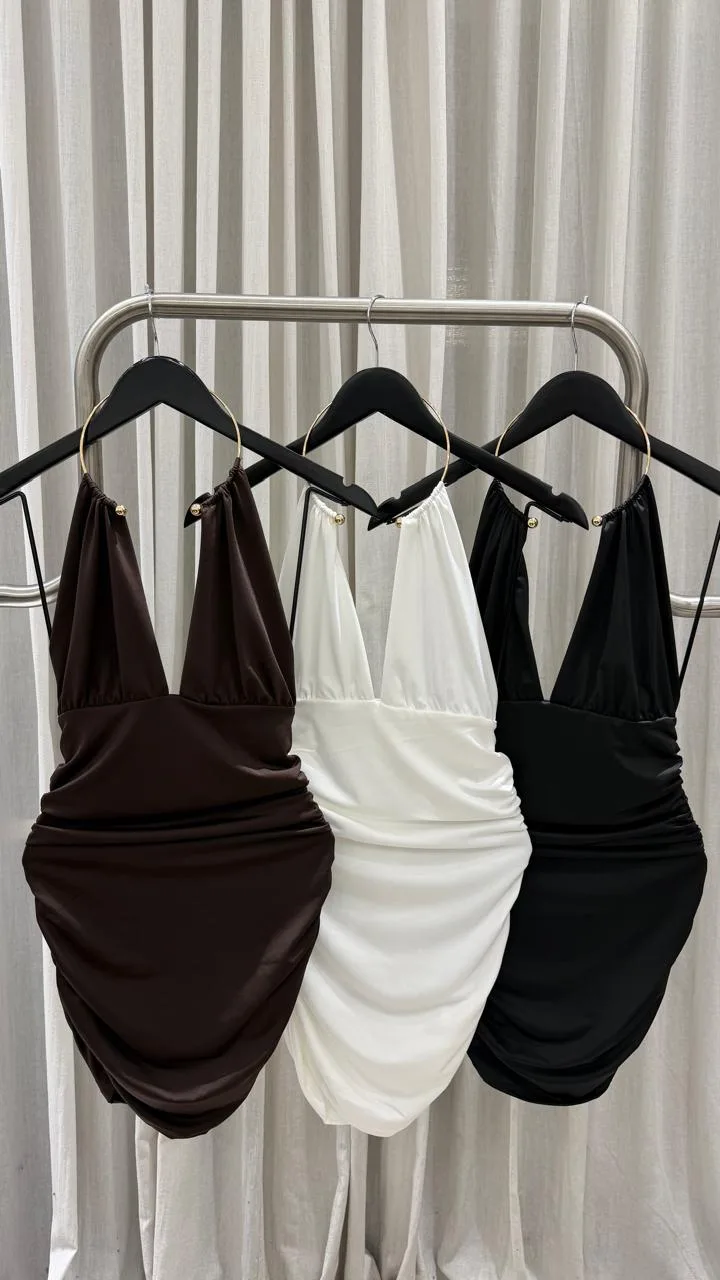 26V90 - VESTIDO MARILYN FRUNCE ACC COLLAR PERLITA - MICROFIBRA