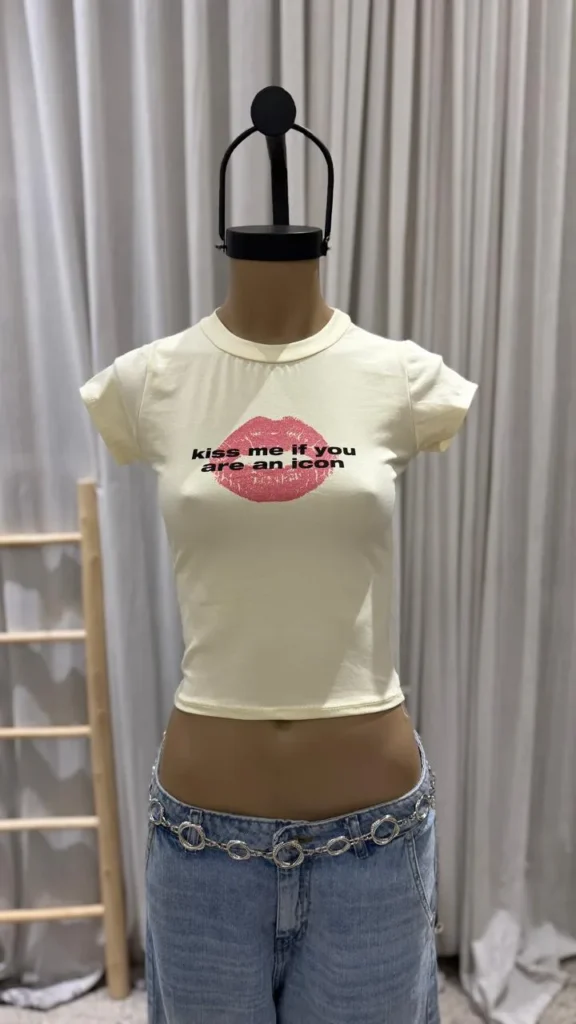 26/T300 – TOP M/C “KISS ME” GLITTER – ALGODON LYCRA