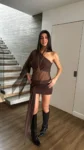 26/V114 - VESTIDO UN HOMBRO MANGA PICO CON LAZO - MICROTUL